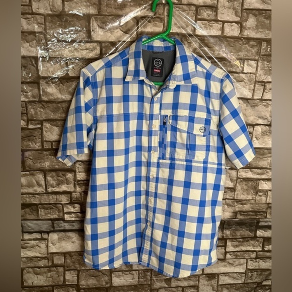 NWOT Wrangler ATG Outdoors Plaid Button Up Shirt Size Medium